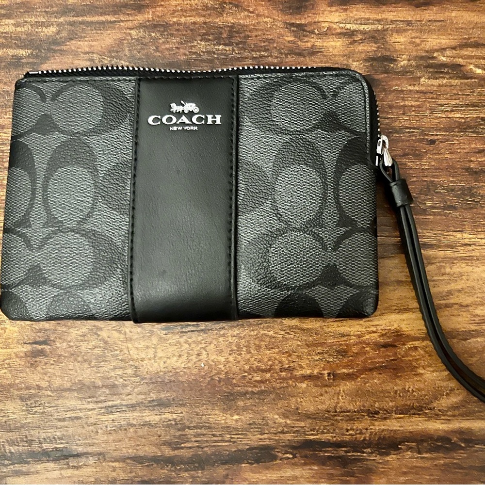 NWOT Coach wristlet